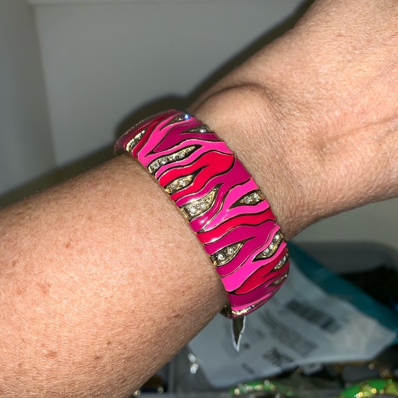 Sequin Jewelry - 💜 NWT PINK RED GOLD ZEBRA BANGLE BRACELET